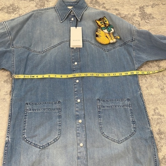 NWT Gucci Bleached Denim Snap Front Dress with 3D Cat Brooch Long Sleeve Sz 36 - Picture 5 of 17
